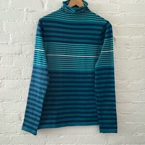 Duluth Womens Blue Green Striped knit Top CoolMax Lightweight Sweater Outdoor M